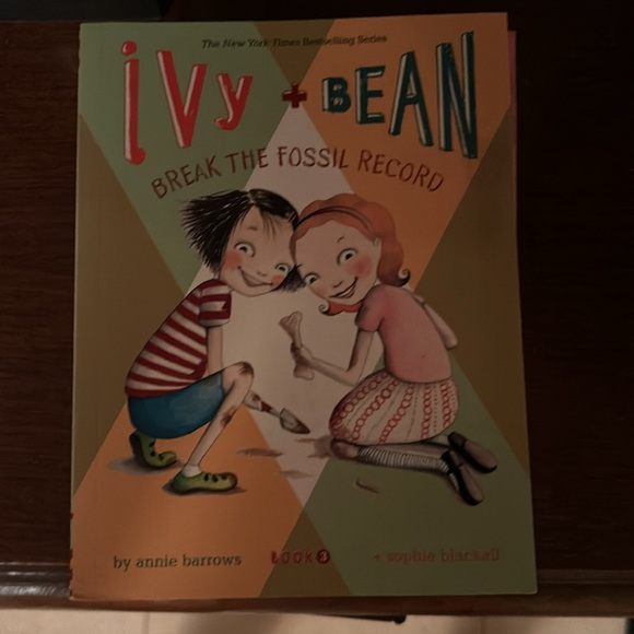 Bundle of 8 children’s books - Picture 2 of 9